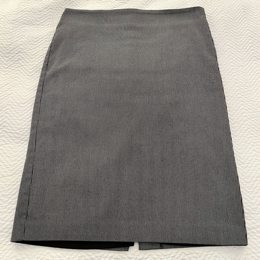 Lord & Taylor black and white geometric patterned pencil midi skirt, fully lined
